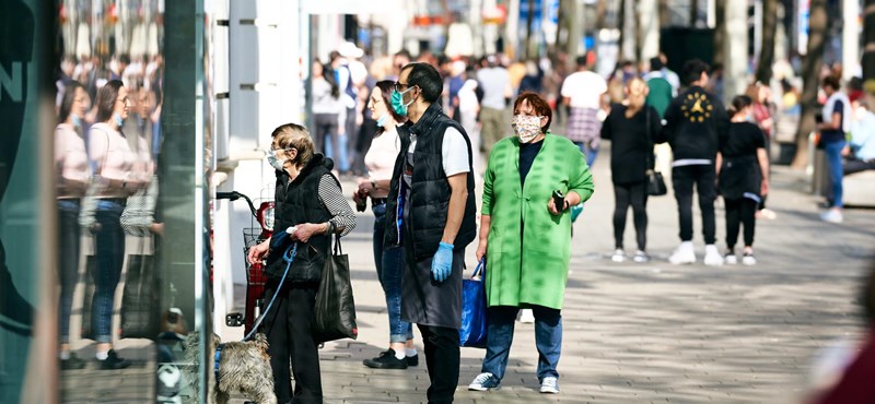 They ran through the shopping centers of Vienna before the shopping centers closed due to the epidemic.