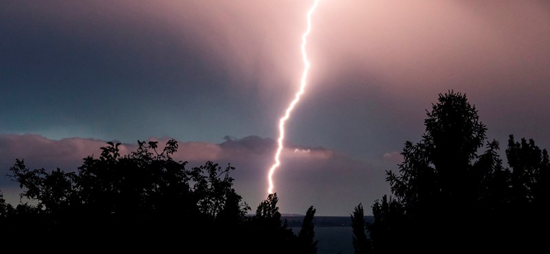 An alarm was issued due to a thunderstorm in the southwestern counties, the sky can also break in Budapest