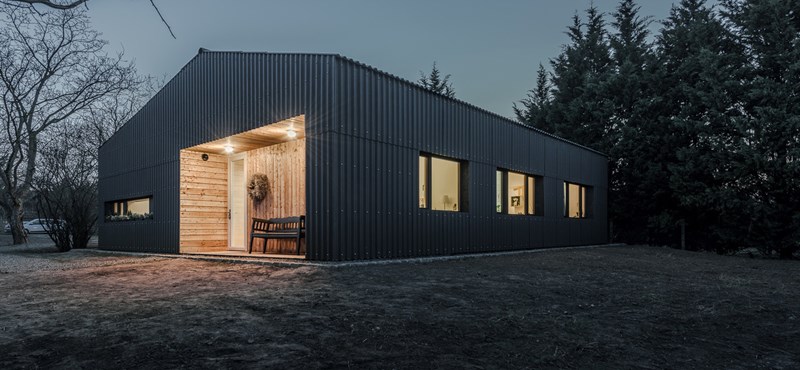 The single-family house covered in black corrugated slate became the best domestic building of the year