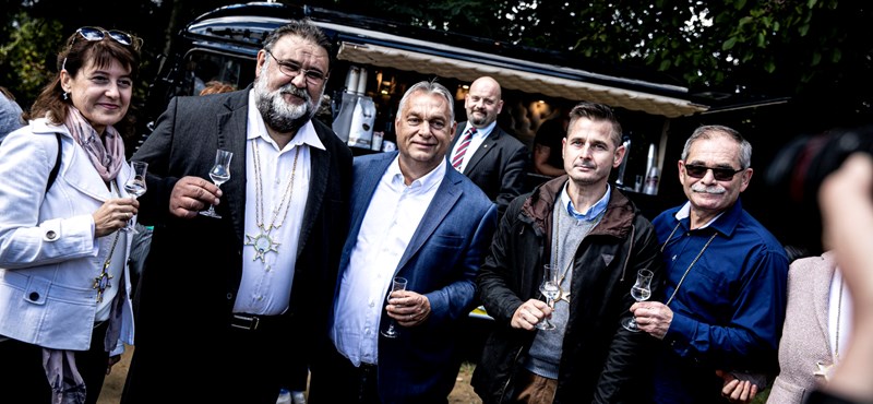 Nobody told the mayor of Becsehely that Orbán was coming