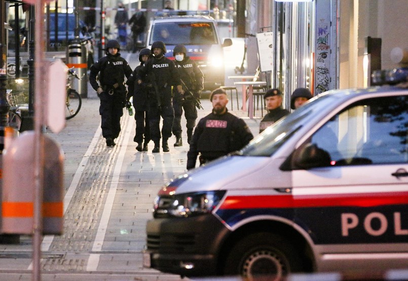 Bécsi terrortámadás: döbbent csend volt a lövöldözések után