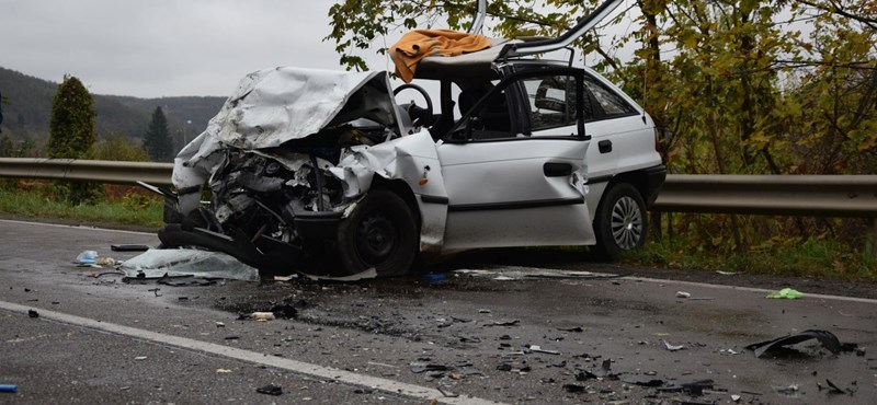 A 17-year-old boy crashed in Salgótarján with a stolen car, two people died