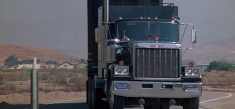 Elhagyatva, egy sivatagi farmon találták meg a Knight Rider KITT teherautóját