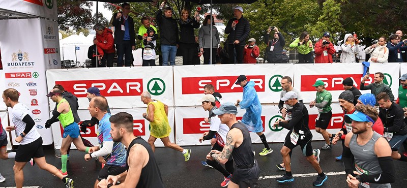 La maratón navideña arrancó con la presencia de Gergeli Caracsonni y Marius Reeves