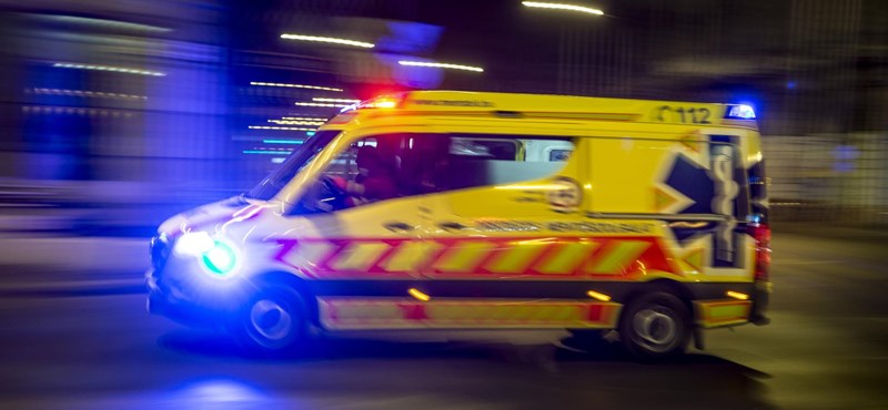 Életveszélyes mutatvány: a mentőknek hálálkodott egy figyelmetlen autós