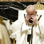 El Papa también se sorprendió por lo que hicieron en una escuela católica canadiense con niños nativos americanos.