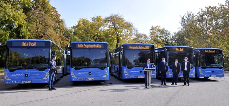 60 új Mercedes busszal lepte meg a kormány Budapestet