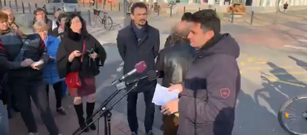 Márki-Zay Péter meghekkelte a Fidesz sajtótájékoztatóját Hódmezővásárhelyen - videó