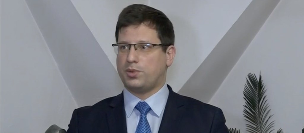 Itthon Gulyas Gergely Varga Judit Es Ferje A Jo Erkolcs Szabalyait Szem Elott Tartva Jartak El Hvg Hu