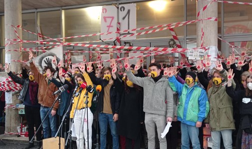 SZFE students on the blockade: 