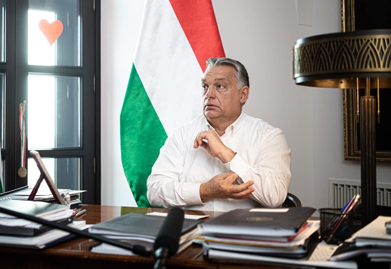 Orbán: Kijárási korlátozás lesz este 8-tól, a gimnáziumok is digitális oktatásra állnak át