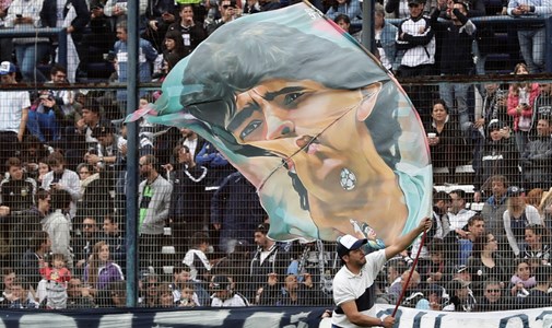Maradona nem csak focista, popsztár és népi hős is volt egyszerre