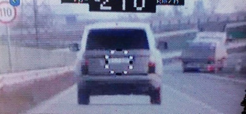 210-zel száguldó SUV-t kaptak el a rendőrök