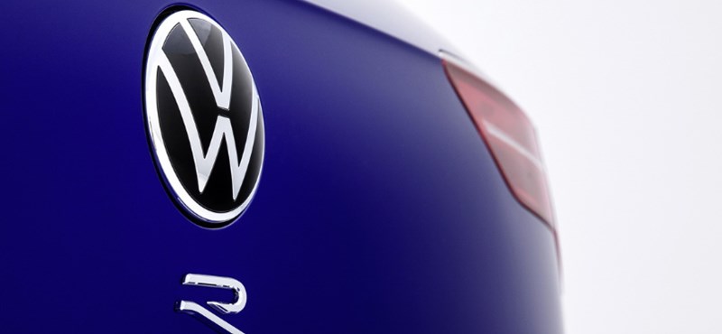 Szerdán jön a valaha készült legerősebb VW Golf, egy fotót már kiadtak róla